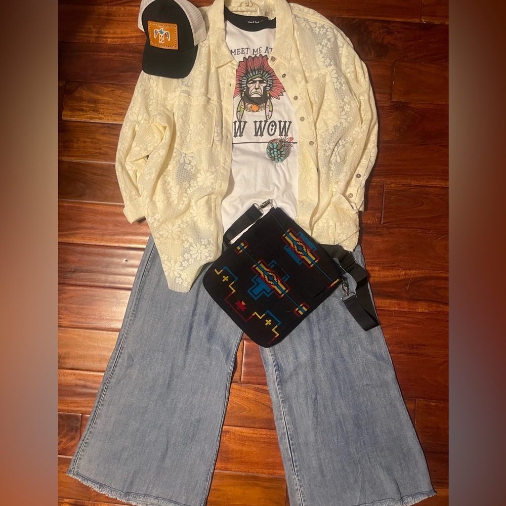 Oli & Hali cream top